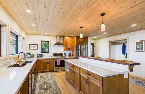Trinidad House | Beautiful Ocean View Cabin and Hot Tub!
