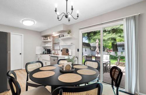 Cuyahoga Falls House | Beautiful Ranch with Outdoor Patio and Room for 6