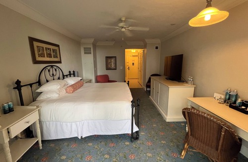 Dolphin Isles Resort | BEAUTIFUL Resort Located Directly On The Sand! - City View Room