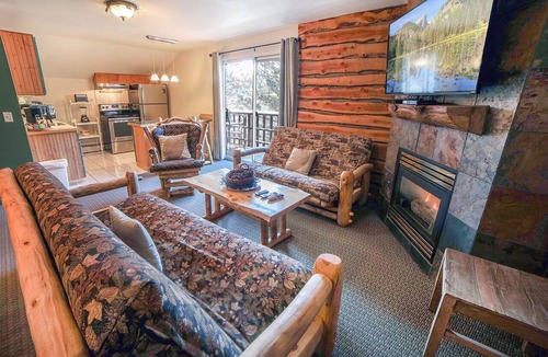 Estes Park Condo | Beautiful river and mountain views prevail from this 3-bedroom, 2-bath condo.