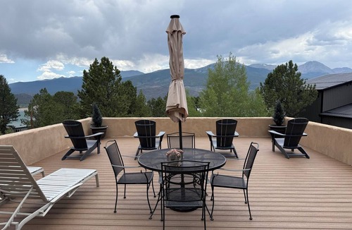 Twin Lakes House | Beautiful Serene Log-Adobe House Overlooking Twin Lakes - New Trex Deck!