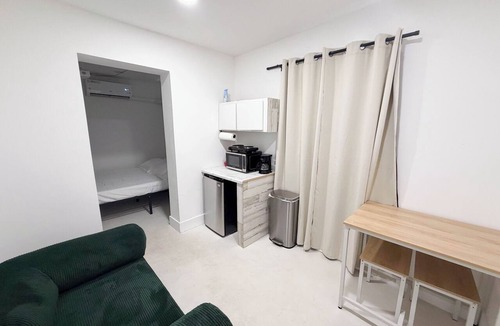 Driftwood House | Beautiful Studio near Hollywood Casino Guitar