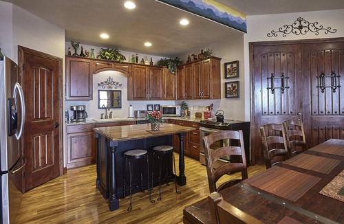 Mountain Shadows House | Beautiful Tuscan Home Overlooking Colorado Springs