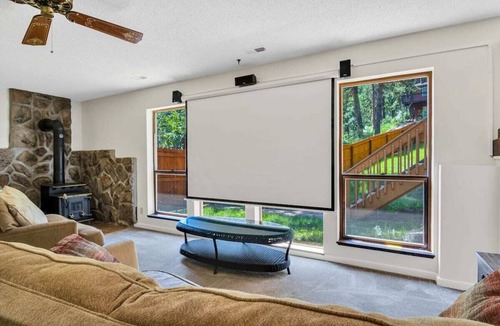 Woodland Park House | Beautiful mountain getaway with hot tub!