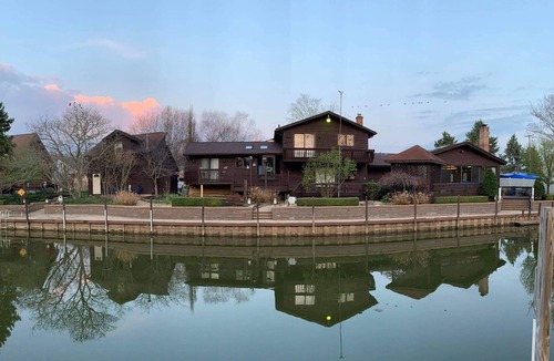 Vermilion House | Beautiful Vacation Home On The Water