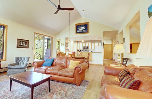 Keystone House | Beautiful Views, Awesome Amenities, 195 Eastridge
