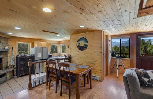 Pleasant Valley Cabin | Beautiful Views of Surrounding Peaks | Hot Tub | Large Deck | STR2025-065