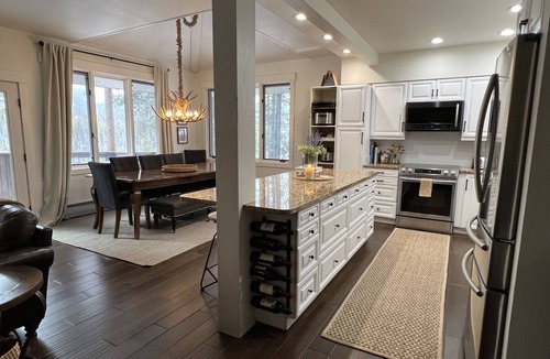Warrior's Mark West House | Beautiful Views of Peak 9 & 10. Expert Ski in Ski Out Neighborhood. Shuttle.