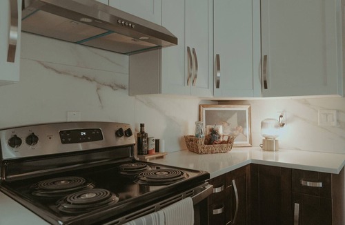 Lauderhill House | Beautiful Waterfront Family Getaway with a Pool