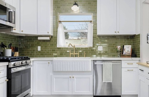 Visalia House | Beautifully restored historic home walking distance to downtown and easy access to the 198, shopping and restaurants.