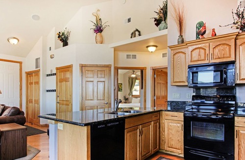 Estes Park Condo | Beaver Mountain 20A - 2 Br Condo with Private Hot Tub - Mountain Views