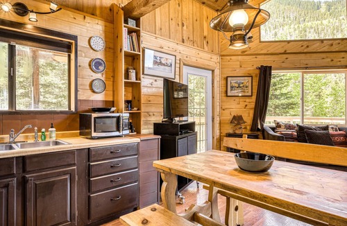 Taos Ski Valley Cabin | Beaver Pond Chalet - Mountain Views & Near Lifts