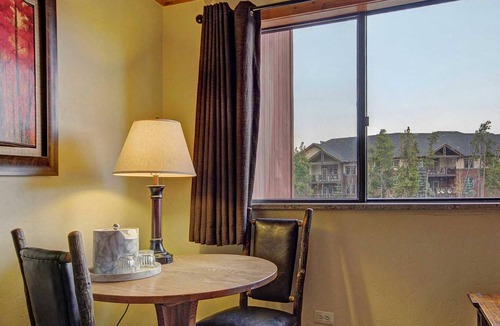 Peak 9 Resort | Beaver Run Resort - Cozy Mountain Hotel Getaway