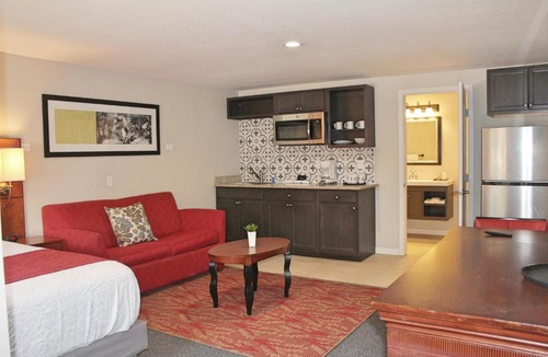 Alamosa Apartment | Bell & Main Studios 210