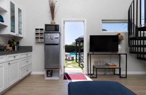 Brea House | Berenice Tiny House Oasis Patio Pool House