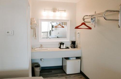 Millersburg Hotel | Berlin Village Inn