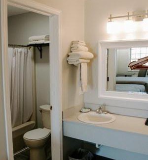 Millersburg Hotel | Berlin Village Inn