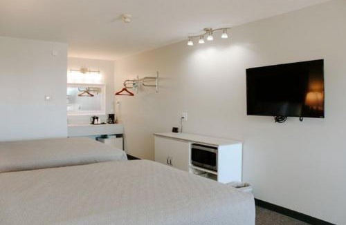 Millersburg Hotel | Berlin Village Inn