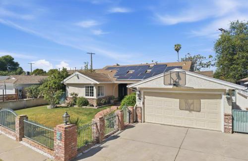 Lake Balboa Villa | BEST LOCATION NEW Luxury Retreat with Pool and Beautiful Lit Backyard