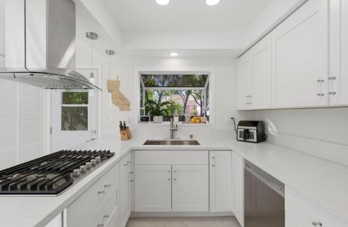 Lake Balboa Villa | BEST LOCATION NEW Luxury Retreat with Pool and Beautiful Lit Backyard