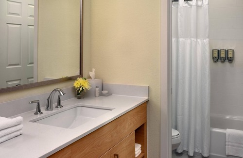 Westlake Hotel | Best Place To Stay in Westlake! 4 Relaxing Units, and Parking