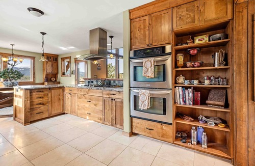 Nederland House | Best View in Ned, LUX Home 3min to town, Sleeps 8, 10min to Skiing, Hot Tub.