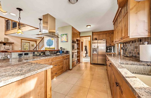 Nederland House | Best View in Ned, LUX Home 3min to town, Sleeps 8, 10min to Skiing, Hot Tub.