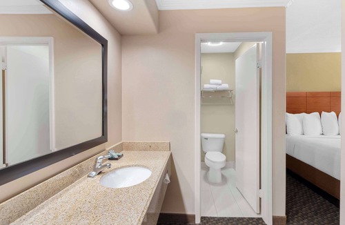 Five Points Northeast Hotel | Best Western Oxnard Inn
