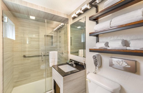 Chino Hotel | Best Western Pine Tree Motel