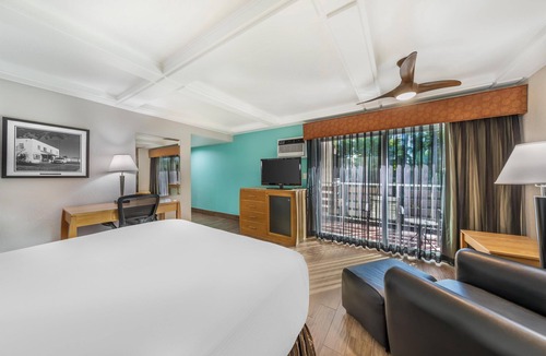 Chino Hotel | Best Western Pine Tree Motel