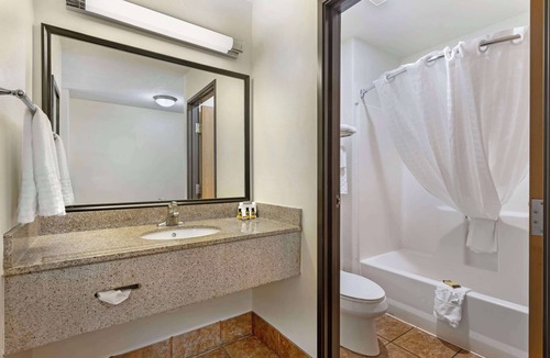 Pueblo Hotel | Best Western Plus Eagleridge Inn & Suites