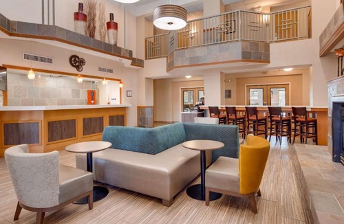 Aurora Hotel | Best Western Plus Gateway Inn & Suites - Aurora