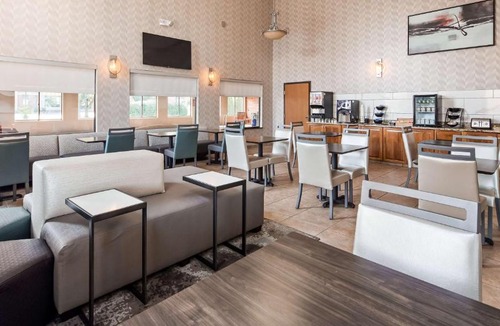 North Canton Hotel | Best Western Plus North Canton Inn & Suites