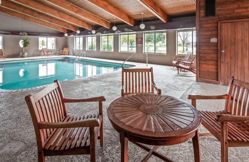 North Canton Hotel | Best Western Plus North Canton Inn & Suites