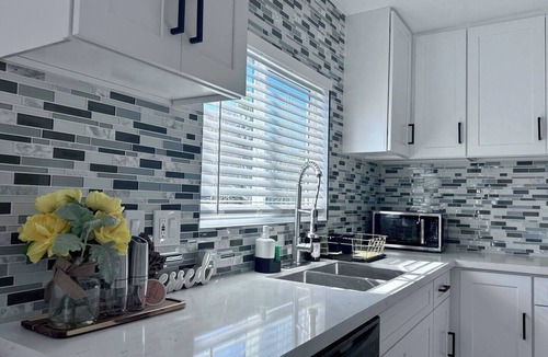 Huntington Beach House | Bestel Getaway | Disney Area Beach Little Saigon