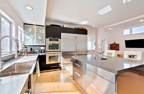 Arch Beach Heights House | Big Discount for Sept with view for pet owners!