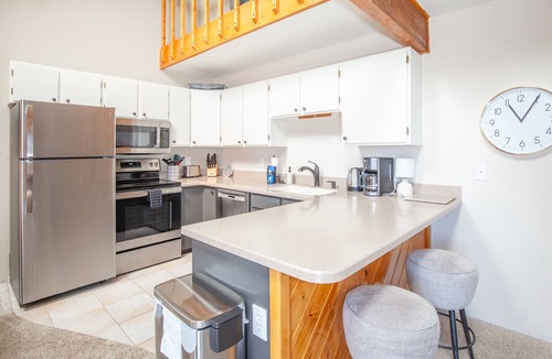 Wildernest Condo | Bike & Hike Trails | Mtn & Lake Views