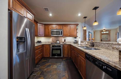 Steamboat Springs Condo | BL6112 | Cozy Mtn Condo | Private Courtyard and Hot Tub | Air Chilling