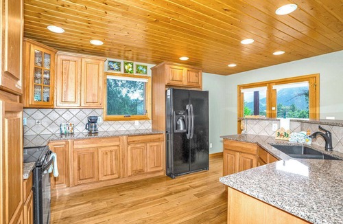 Stanley Hills House | Black Canyon Haven- Walking Distance to Downtown and Stanley