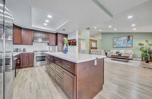 Corona House | Black Oak Haven｜Mainfloor Bedroom｜Garage｜Pet Friendly｜Walk In Closets #42144