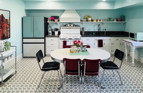Riverside House | Blast From the Past: 3-bedroom, 2 bath w/AC, King Beds, W/D, 4 TVs & Internet
