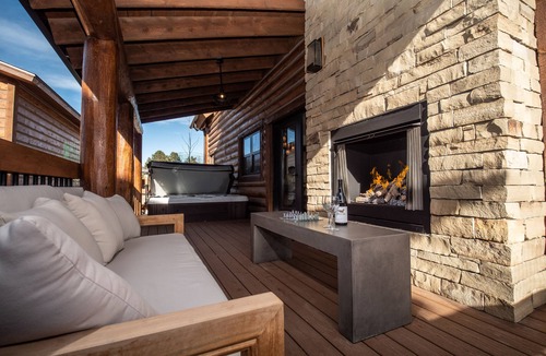 Estes Park Cabin | Blissful Mountain Getaway – Steps to Lake Estes, Indoor/Outdoor Fireplace