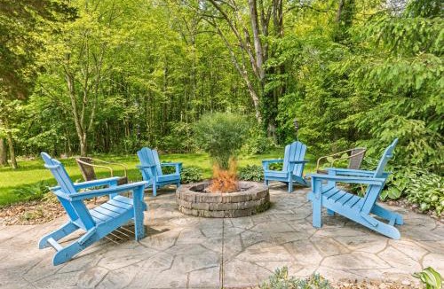 Wayland House | Blissful Serenity - Walk to Lake Milton with Hot Tub