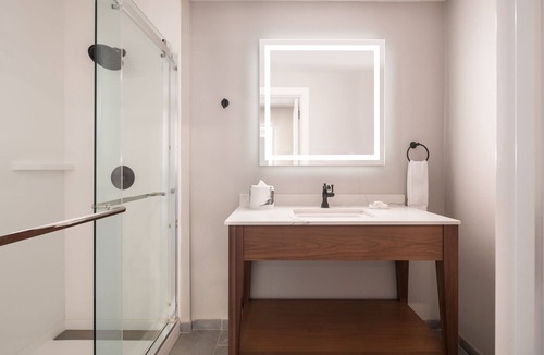 Downtown Akron Hotel | BLU-Tique, Akron, a Tribute Portfolio Hotel