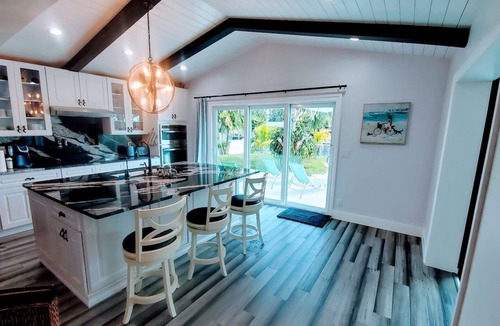 Tropic Palms House | Blue Buddha Beach - Private Pool/Spa & Home Cinema