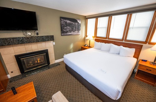 Estes Park Hotel | Blue Door Inn
