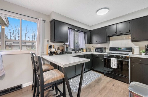 North Canton House | Blue Haven Retreat/Sleeps 6/Near Pro Football Hall of Fame & CAK/Pet Friendly
