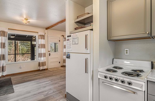 Estes Park Cabin | Blue Jay Bungalow – Mountain Cabin Near RMNP – 20-NCD0280