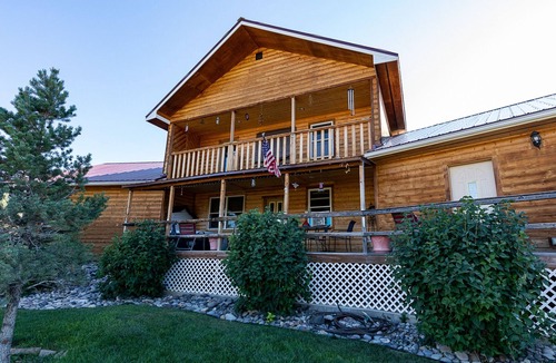 Crawford Apartment | Blue Jay Inn Getaway with amazing views and wildlife