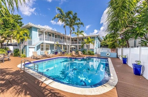 Coral Ridge Condo | Blue Parrot Inn #3- 1/1 Heated Pool 1 MI to Beach